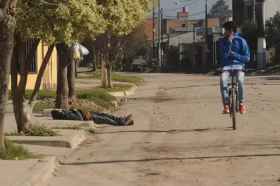 Video: un chico drogado en la calle y a plena luz del día: una postal cotidiana en barrio SEOC
