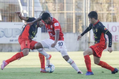 Al “Santo” le cuesta recuperarse de los golpes bajos