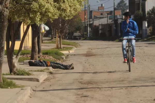 Video: un chico drogado en la calle y a plena luz del día: una postal cotidiana en barrio SEOC