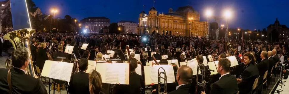 EN SU TIERRA. La Orquesta Filarmónica de Zagreb es un símbolo cultural de su ciudad, la capital de Croacia, y la representa en destacadas actuaciones en todo el mundo. 