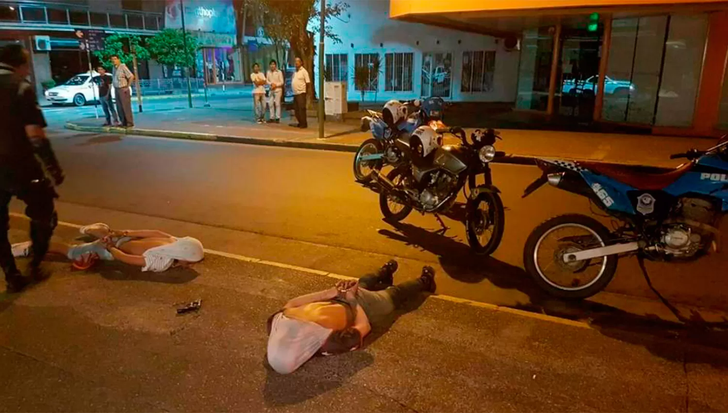 POLÉMICA. El Senado busca que quede prohibido para que durante dos años la circulación de dos personas en una moto. FOTO ARCHIVO