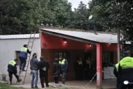 Acusan a un asaltante de asesinar a su esposa de cuatro balazos mientras sus hijos dormían