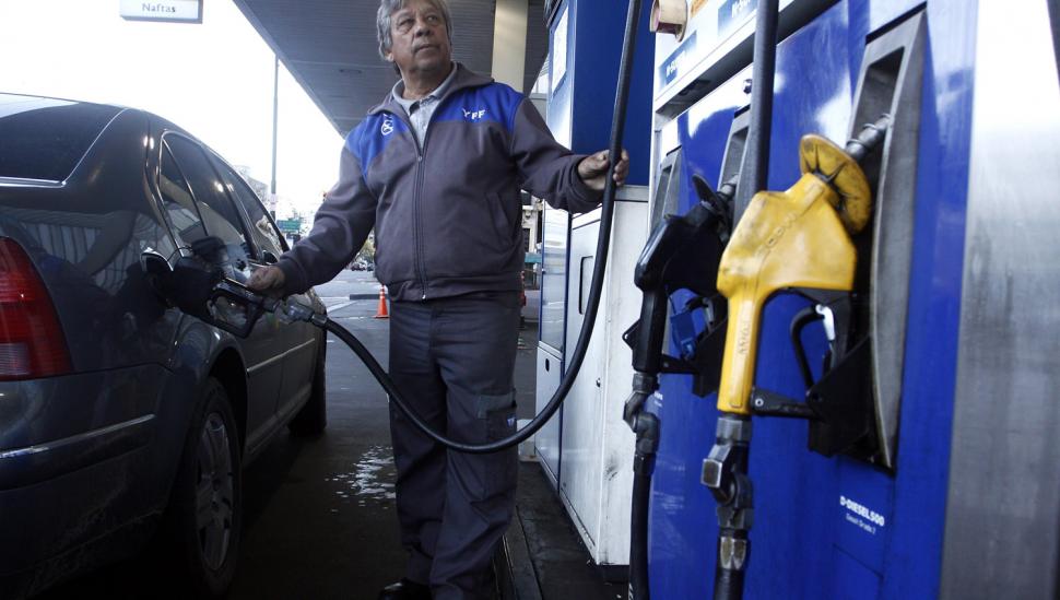 Rigen los nuevos precios: la nafta aumentó un 7,2%