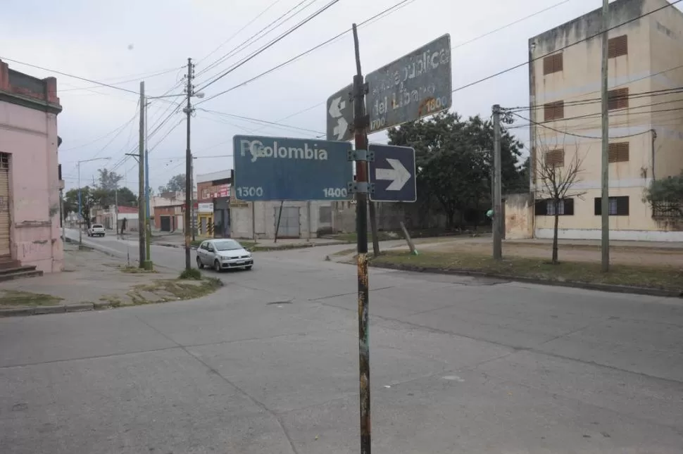 LA ESCENA DEL CRIMEN. El enfrentamiento ocurrió en la zona norte de la capital, sobre la calle Colombia. la gaceta / foto de antonio ferroni
