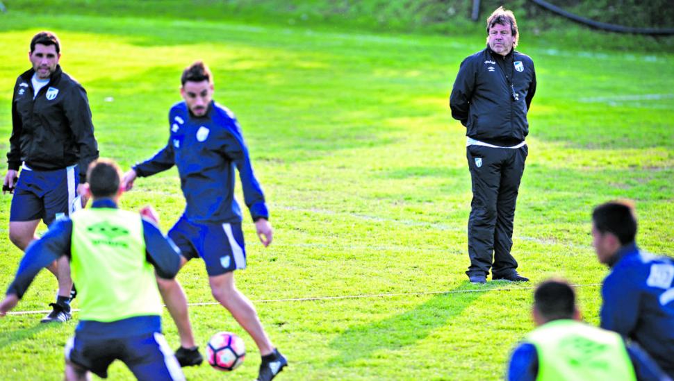 El primer partido que deberá “ganar” Atlético es el de rearmar al plantel que ya le apunta a la Sudamericana