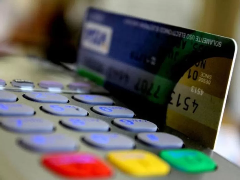 CAMBIO. Abad busca alentar el uso de las tarjetas de débito y de crédito. FINANSARG.COM (archivo)