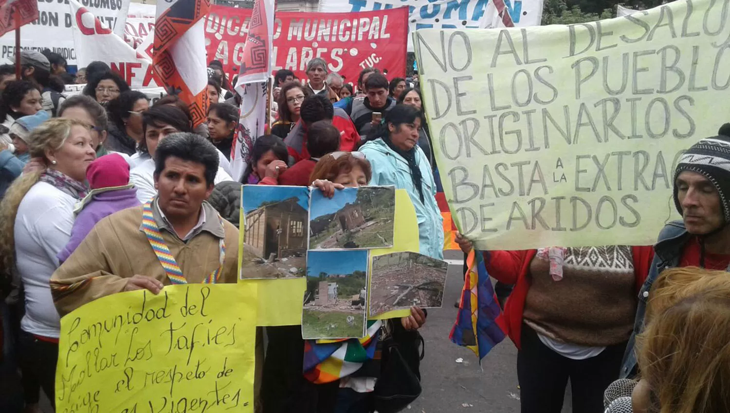 EN LA PLAZA. Indigenistas pidieron justicia por la muerte de Javier Chocobar. LA GACETA / FOTO DE FRANCO VERA