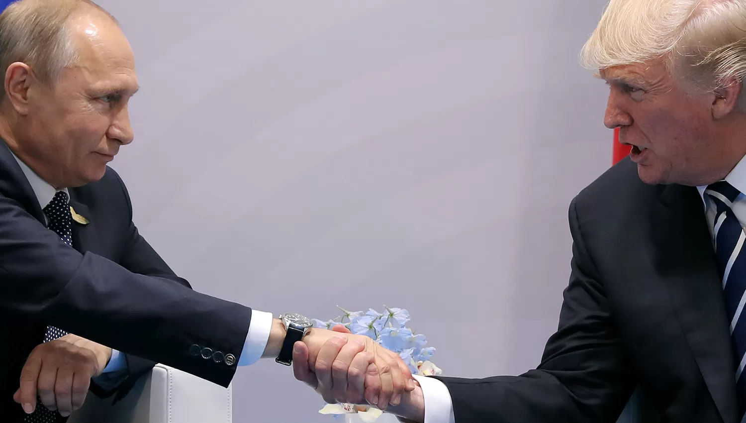 Putin y Trump y su primer encuentro cara a cara. FOTO DE REUTERS. 
