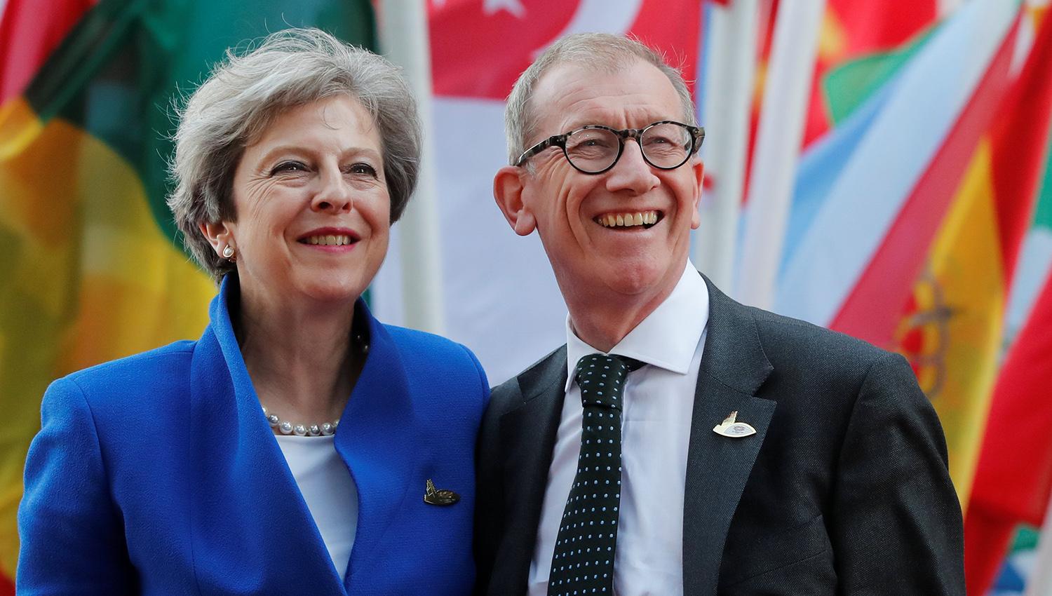 Theresa May y su marido Philip May, durante la cumbre G20. FOTO DE REUTERS. 