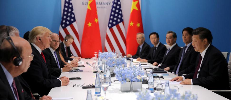 DOS POTENCIAS. Donald Trump y el líder chino Xi Jinping captaron la atención durante el encuentro en Alemania. fotos de reuters