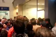 Indignación de pasajeros tucumanos que llevan más de ocho horas en el aeropuerto de Termas