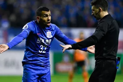 Daniel Angelici confió que Carlos Tevez puede volver en enero a Boca