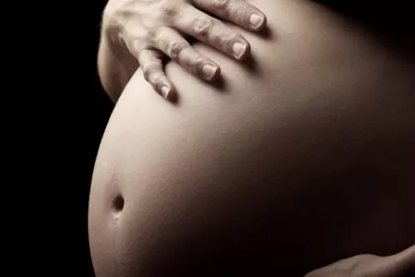 Autorizaron el primer alquiler de vientre en el país para una pareja de hombres