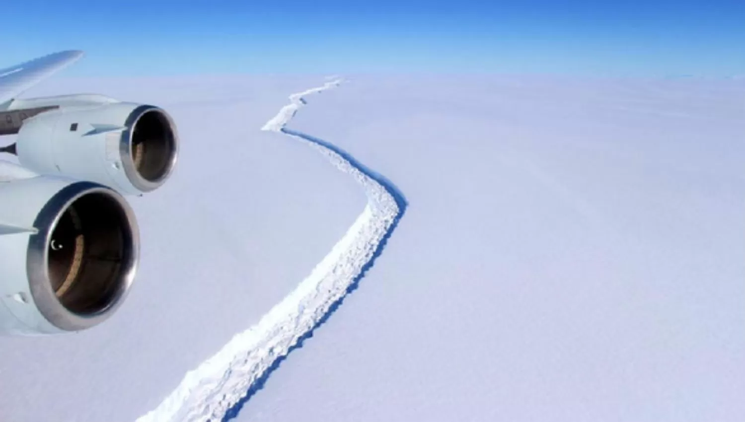 Fotos y videos: en la Antártida se desprendió un iceberg 64 veces mayor a la capital tucumana