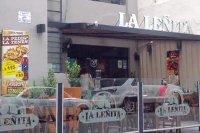 Robaron en una conocida parrilla del centro: un hombre armado se llevó la recaudación