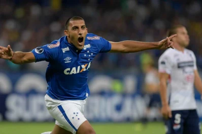 Boca negocia con Huracán para concretar el fichaje del goleador Wanchope Ábila