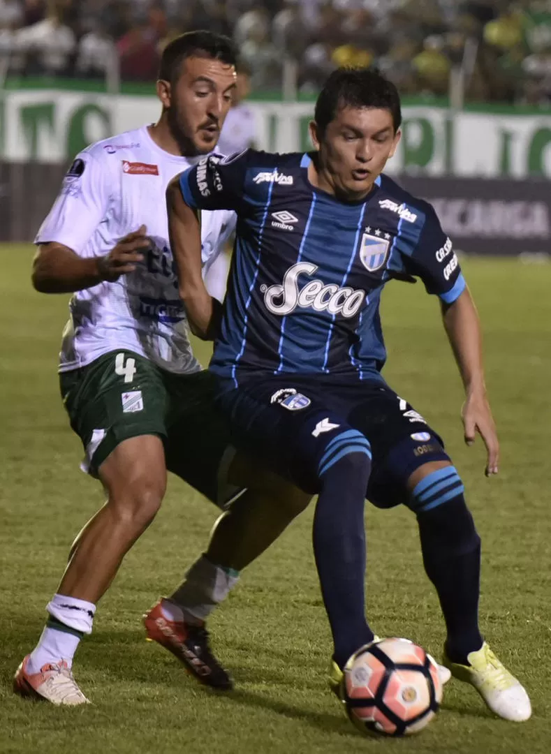 SIEMPRE ESTÁ. Luis Rodríguez marcó el primer gol del “Decano” en Bolivia. 