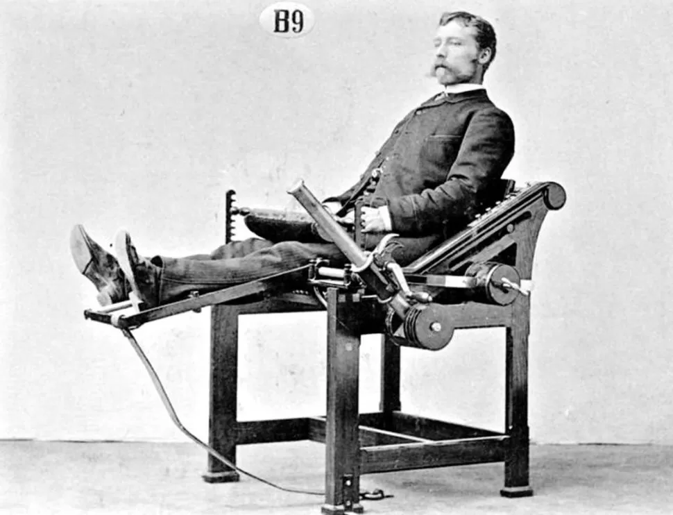 DEL SIGLO XIX. Una de las máquinas que el médico Gustav Zander tenía en su gimnasio. Esta era, probablemente, para trabajar los cuádriceps. FOTOS DEL SWEDISH NATIONAL MUSEUM OF SCIENCE AND TECHNOLOGY