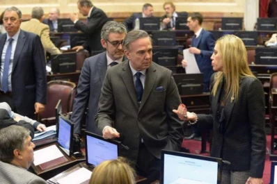 La caída de la sesión expuso la interna del PJ en el Senado