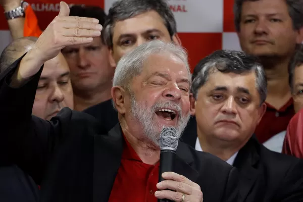 Rodeado de sospechas de corrupción, Lula quiere ser candidato a presidente