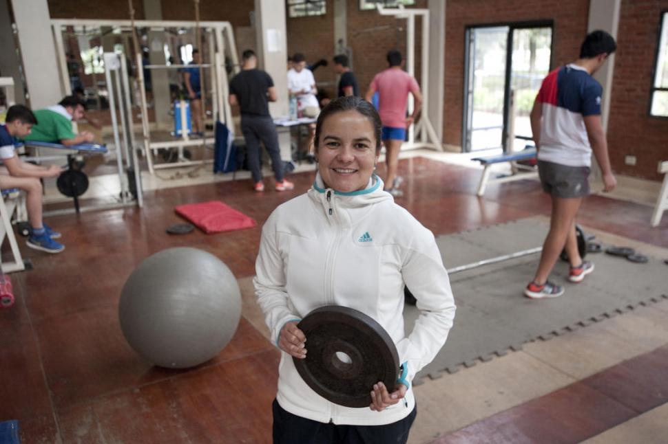 DAMA DE PESO. Álvarez tiene una licenciatura en alto rendimiento y su especialidad está centrada en el trabajo con pesas. la gaceta / foto de Inés Quinteros Orio