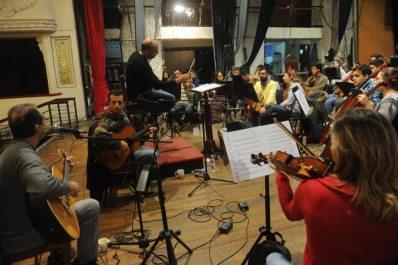 Los cerros de Quintero y el río de Fandermole, junto a la Juvenil