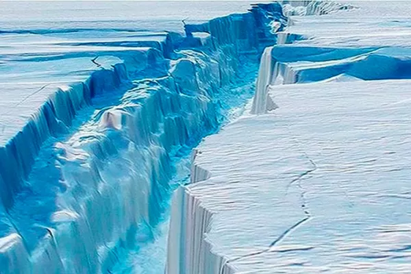 Hasta dónde puede llegar el iceberg gigante que se desprendió de la Antártida