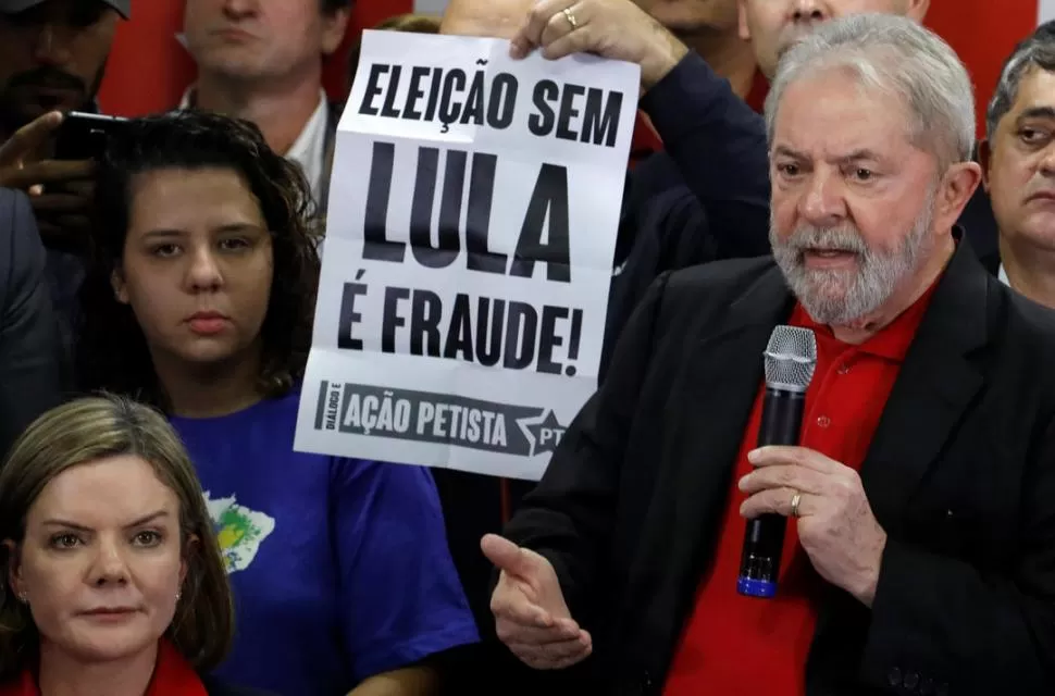 DISPUESTO A PELEAR. Lula dijo ante simpatizantes que se siente con las fuerzas de cuando tenía 30 años. reuters