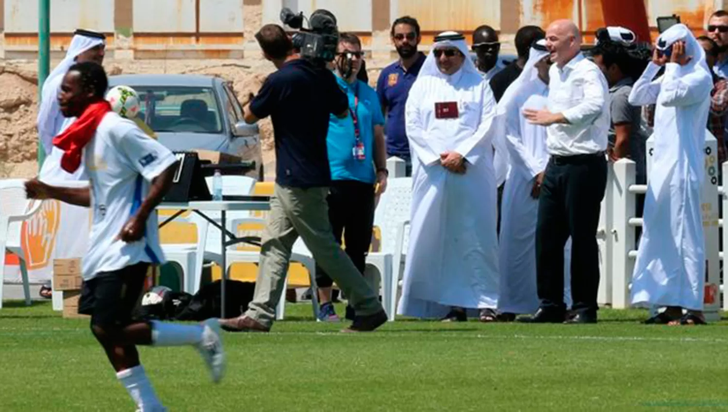 Infantino visitó Qatar en abril. Operarios que trabajan en los estadios denunciaron a los organizadores por abusos flagrantes.
FOTO TOMADA DE www.rpctv.com
