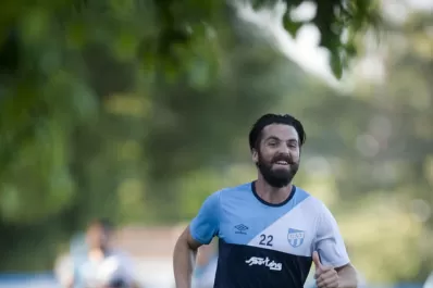 En el “Decano” siguen de buenas: ficharon a tres defensores y a un volante central