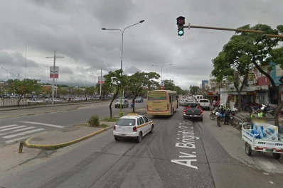 Quiso evitar que asaltaran a su amigo y lo balearon