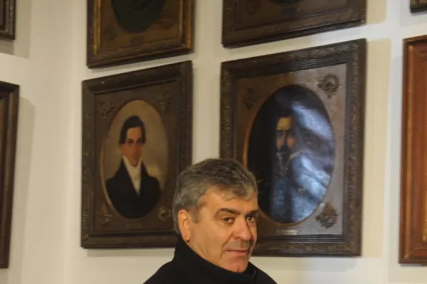 Cano apunta, como mínimo, a retener dos bancas