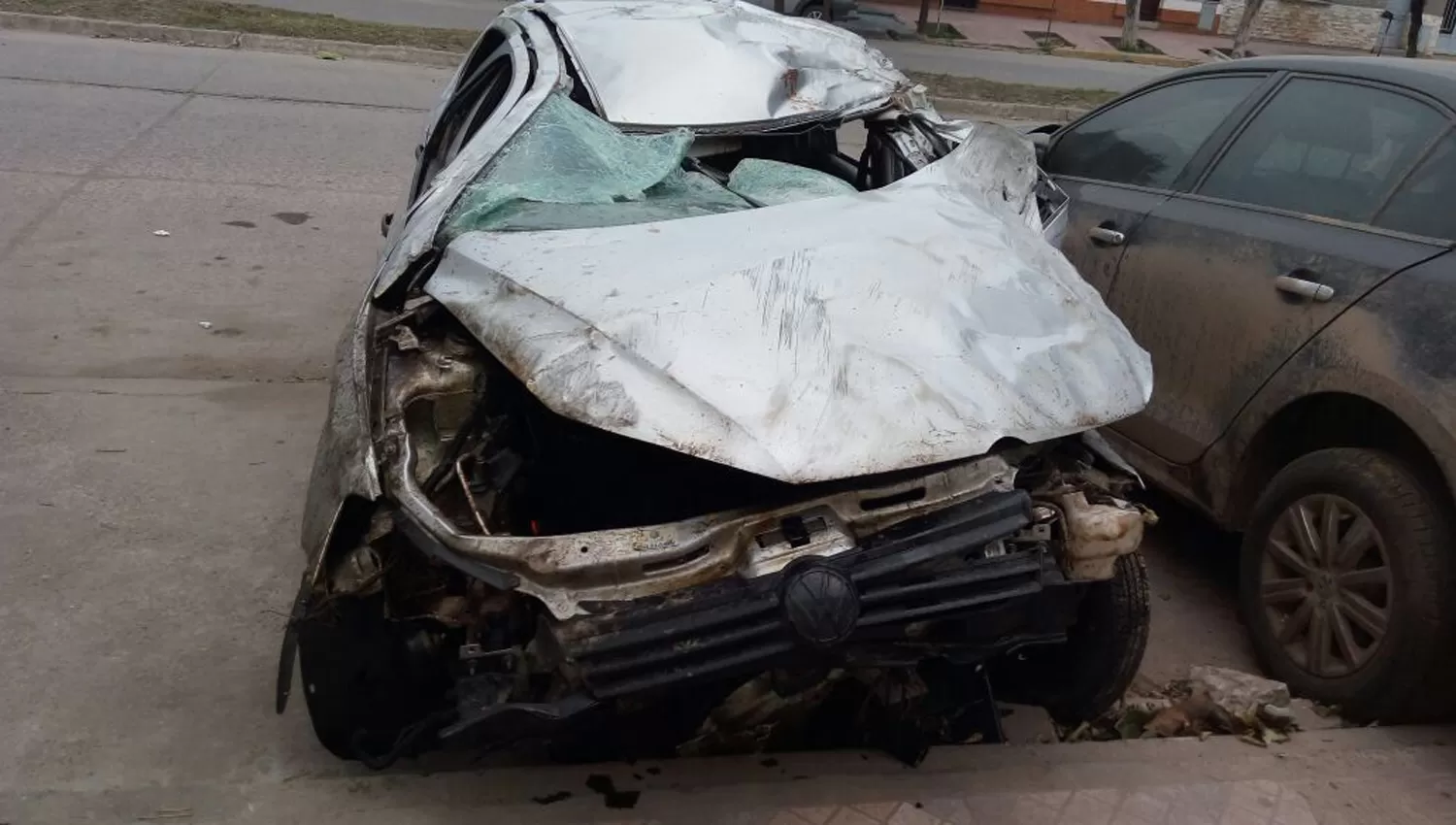 VUELCO. Se desconocen las causas del accidente, que provocó una muerte. FOTO GENTILEZA DE DIARIOPANORAMA.COM
