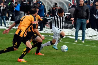 Luego de la nieve, Mitre de Santiago venció a Gimnasia de Mendoza y ascendió a la B Nacional