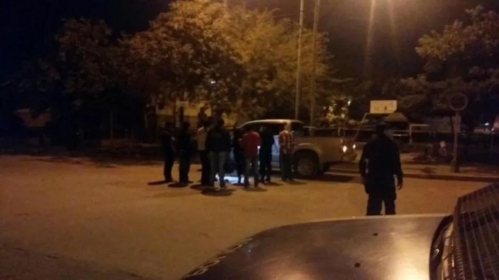 EN EL CENTRO. Raúl Martínez, alias “Mataco”, fue asesinado por dos sicarios al bajar de su camioneta.  