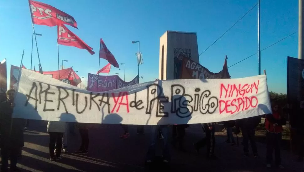 Por una manifestación, está cortado el tránsito en el puente Lucas Córdoba