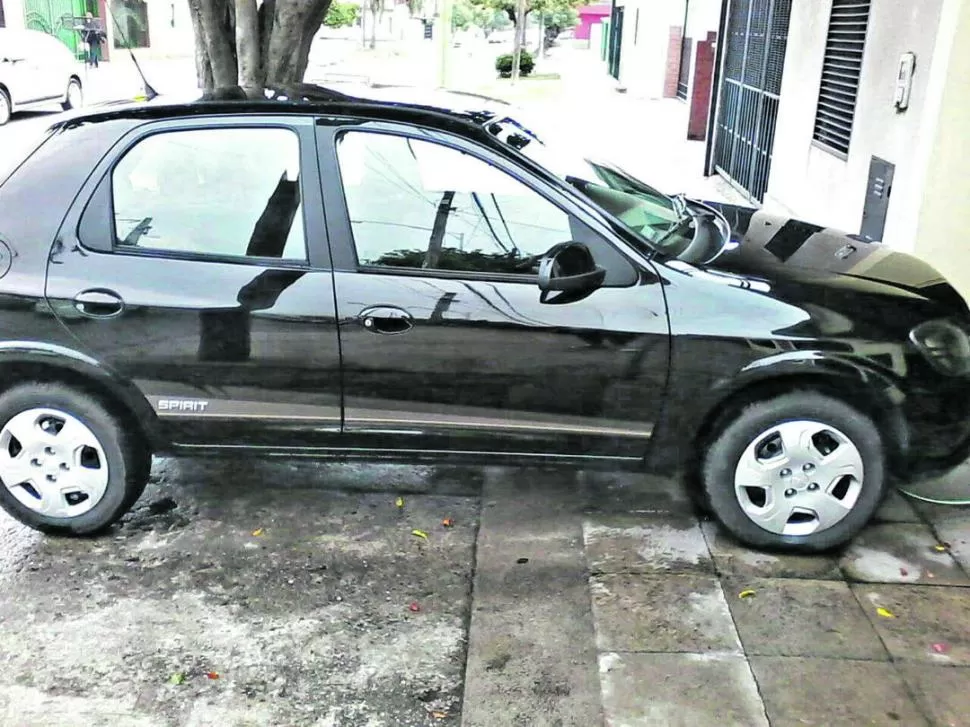 CHEVROLET CELTA. El auto estaba estacionado en Bulnes y Don Bosco, a menos de 10 cuadras de la casa del dueño. 