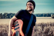 El bajo y canciones con impronta funkie