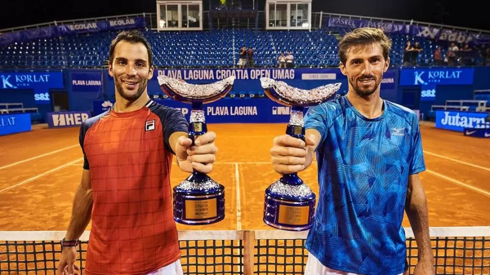 A LA VITRINA. Durán y Molteni, felices con el coqueto trofeo del certamen. ATP World Tour