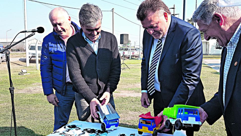 No pudieron entregar camiones porque los delegados rurales favorecidos faltaron
