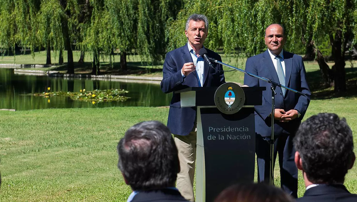 OTROS TIEMPOS. El presidente y el gobernador, durante un acto en Buenos Aires. ARCHIVO