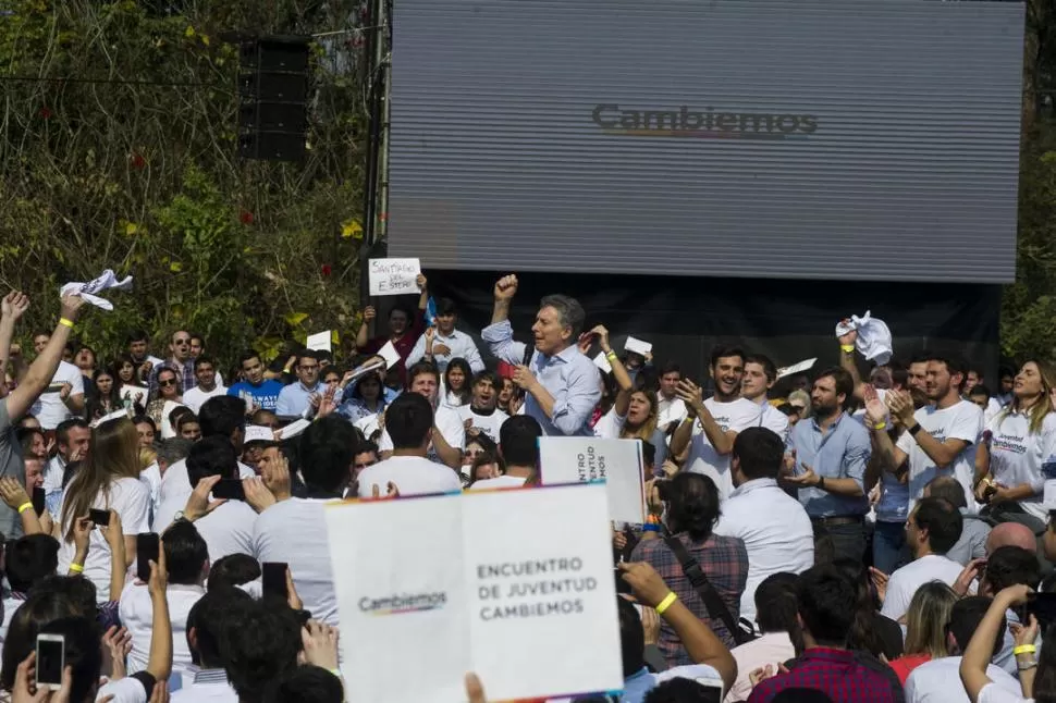 ANTE LA JUVENTUD. Macri arenga a militantes que habían ido a escucharlo en la sede de la UNT en Horco Molle. la gaceta / foto de jorge olmos sgrosso
