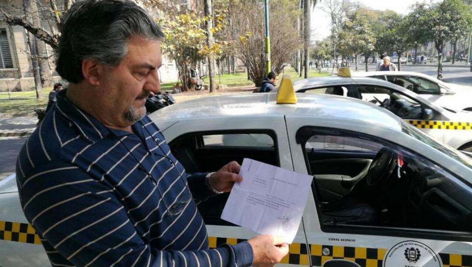 Un taxista estuvo afiliado durante 26 años al Partido Justicialista nacional, y no lo sabía