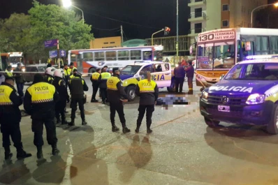 Un agente de la Policía murió atropellado por un colectivo