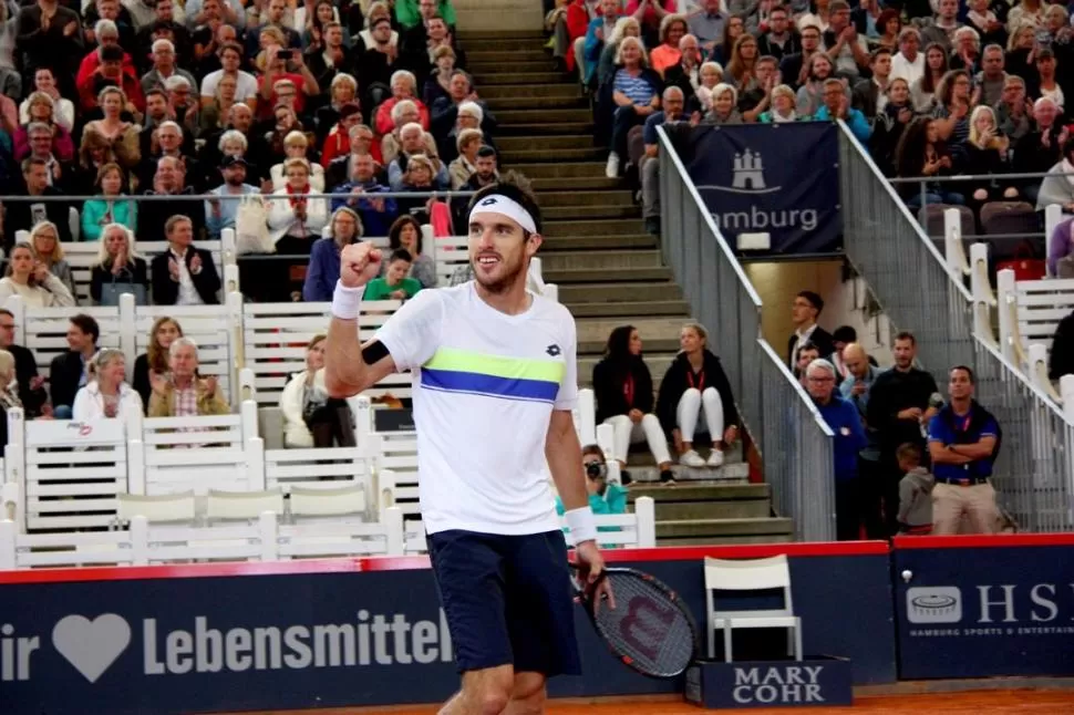 FINAL DE PELÍCULA. Leo Mayer se consagró campeón por segunda vez en el torneo alemán y vuelve al top 50 del ranking. twitter / @Am_Rothenbaum
