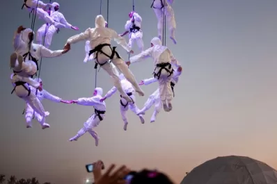 Acrobacias y bailes en las alturas y con la adrenalina a toda velocidad