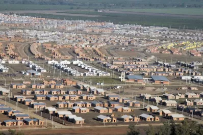 Escándalo en el Ipvdu: investigan a cinco empleados que se habrían dedicado a vender casas