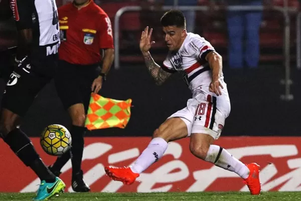 Buffarini y Di Plácido, en la mira de Boca para reemplazar a Peruzzi