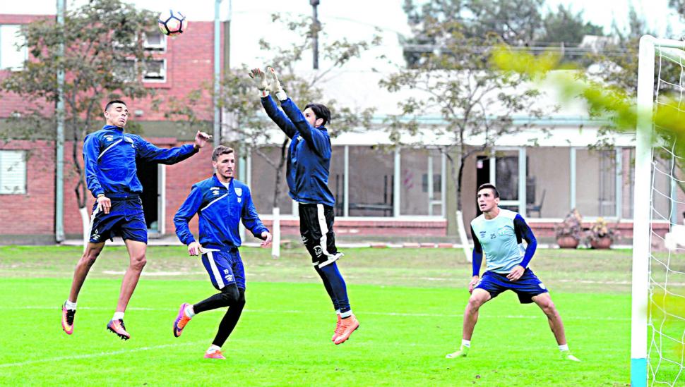 Atlético buscará conservar la ventaja con varios juveniles