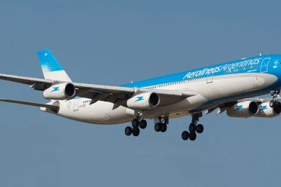 Por la crisis en Venezuela, Aerolíneas Argentinas suspende su vuelo semanal a Caracas